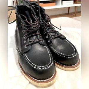 Red Wings 6-Inch Moc Toe Boots in Black (LIKE NEW)